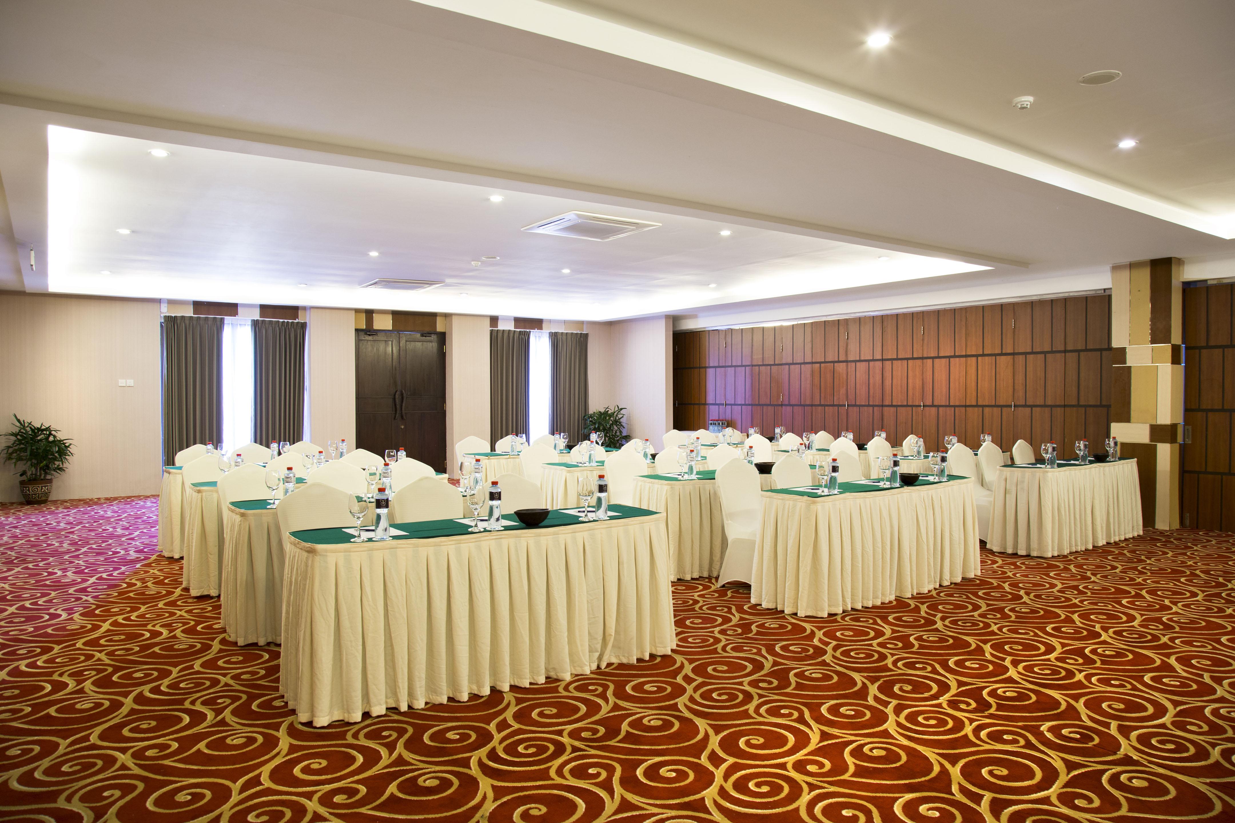 Le Grande Bali Otel Uluwatu Dış mekan fotoğraf A meeting room
